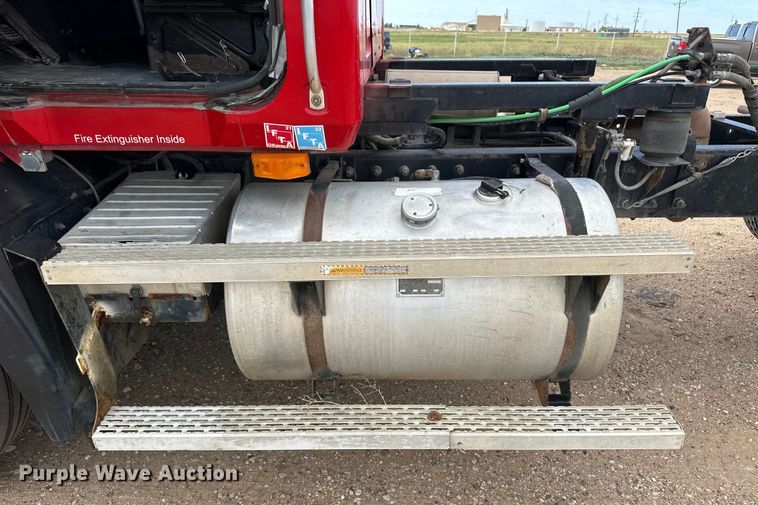 image for item OI9088 1998 Mack CH Series semi truck