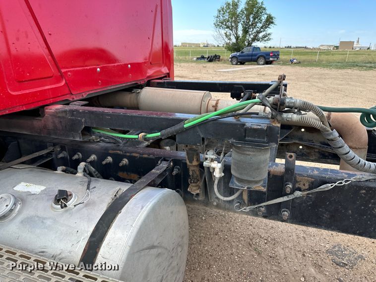 image for item OI9088 1998 Mack CH Series semi truck