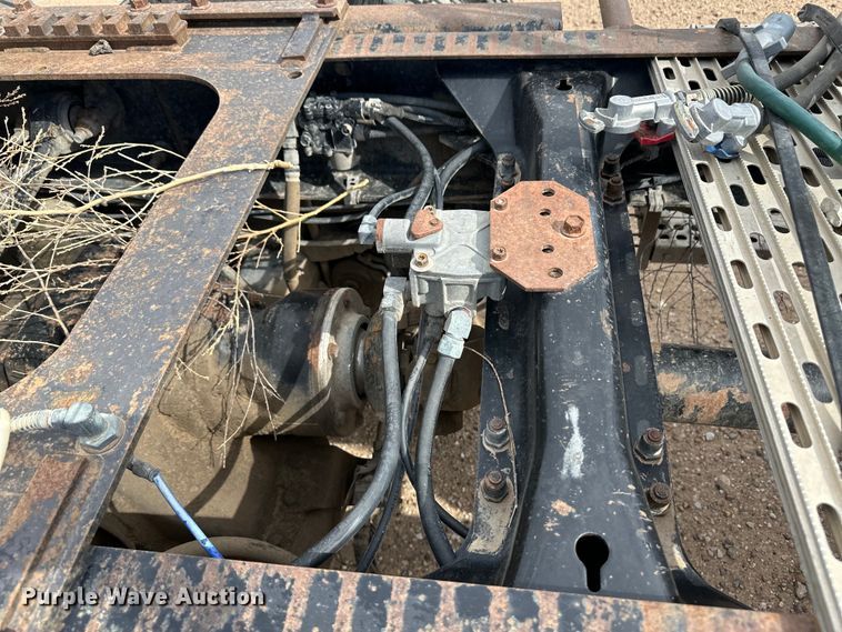 image for item OI9088 1998 Mack CH Series semi truck
