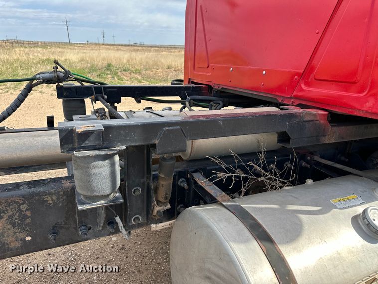 image for item OI9088 1998 Mack CH Series semi truck