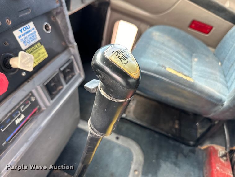 image for item OI9088 1998 Mack CH Series semi truck