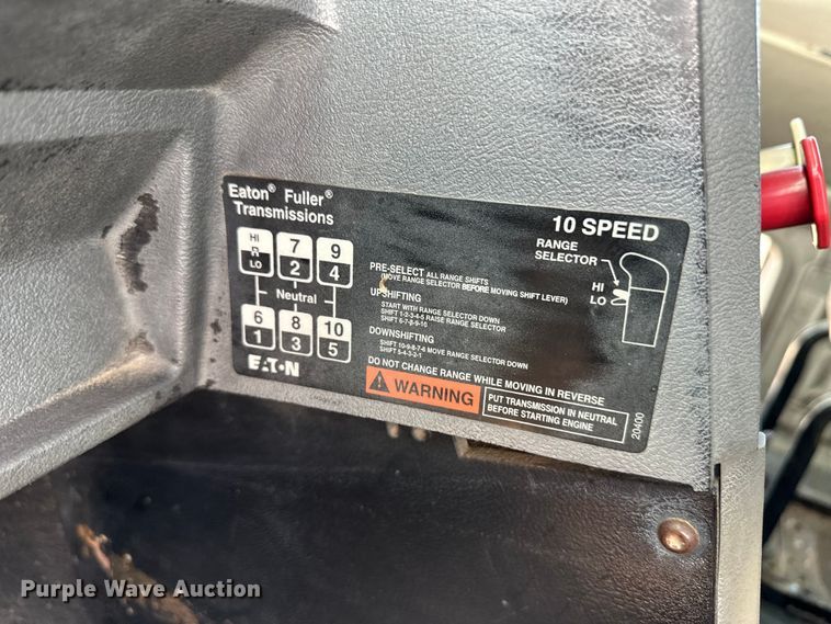image for item OI9088 1998 Mack CH Series semi truck