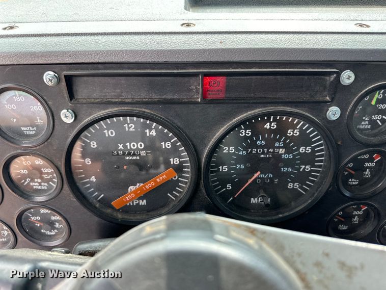 image for item OI9088 1998 Mack CH Series semi truck