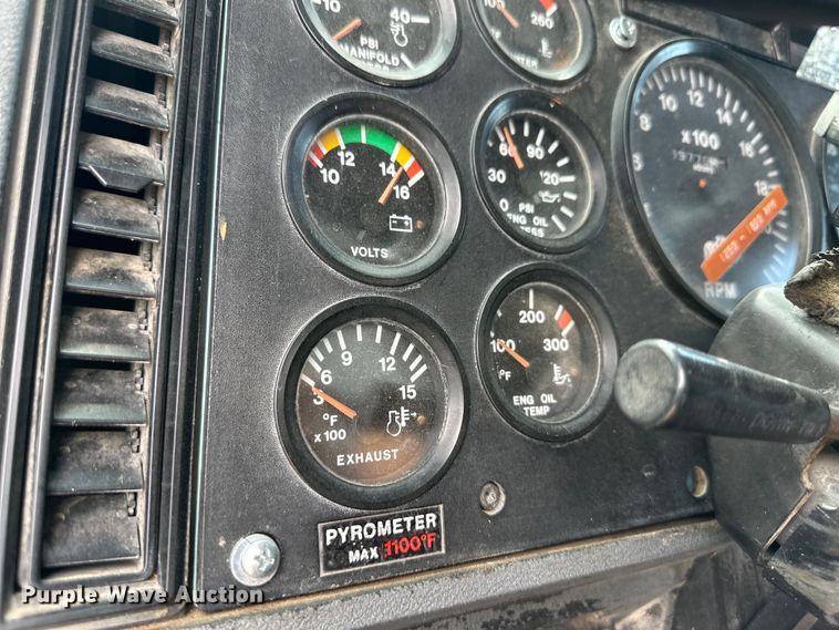 image for item OI9088 1998 Mack CH Series semi truck