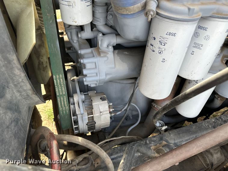 image for item OI9088 1998 Mack CH Series semi truck