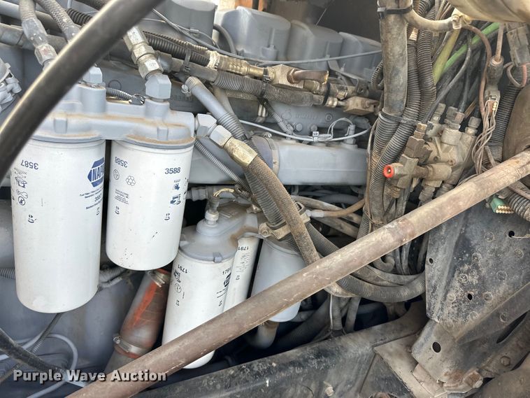 image for item OI9088 1998 Mack CH Series semi truck