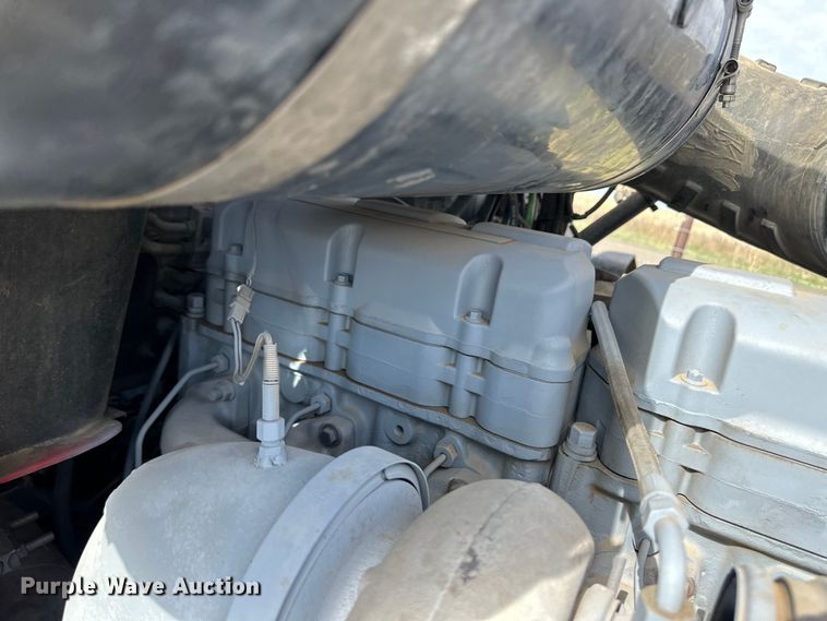 image for item OI9088 1998 Mack CH Series semi truck