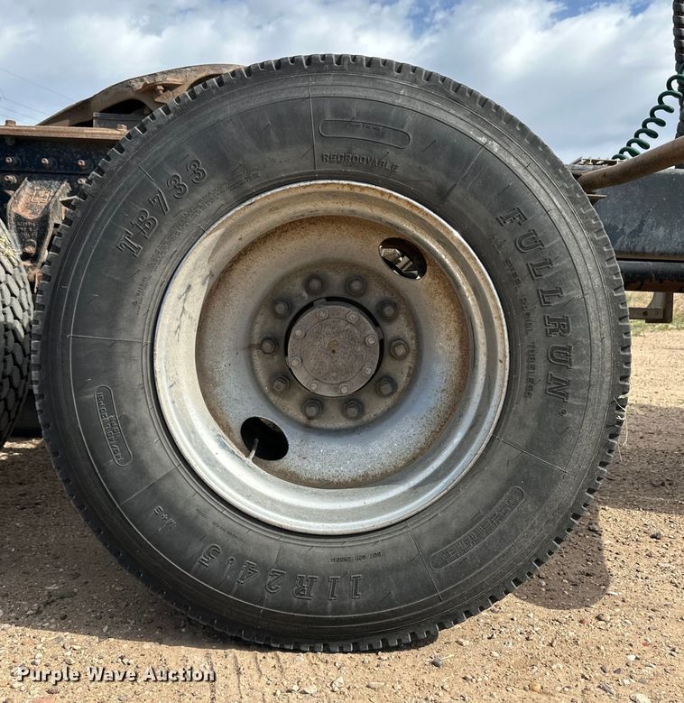 image for item OI9088 1998 Mack CH Series semi truck