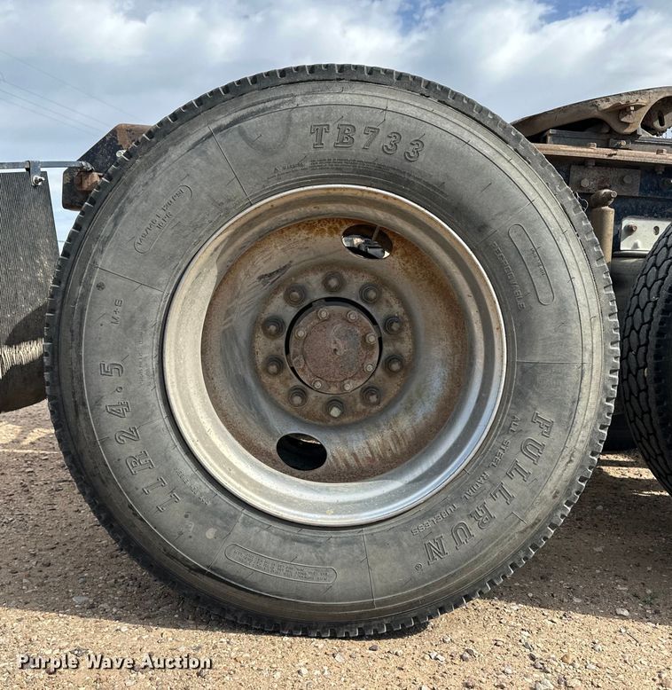 image for item OI9088 1998 Mack CH Series semi truck