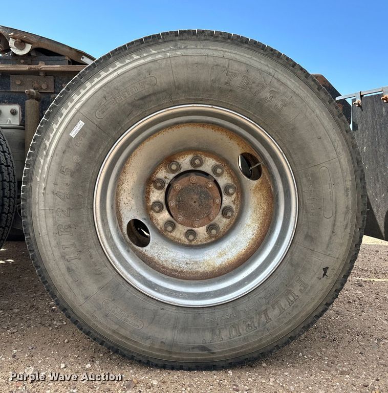 image for item OI9088 1998 Mack CH Series semi truck