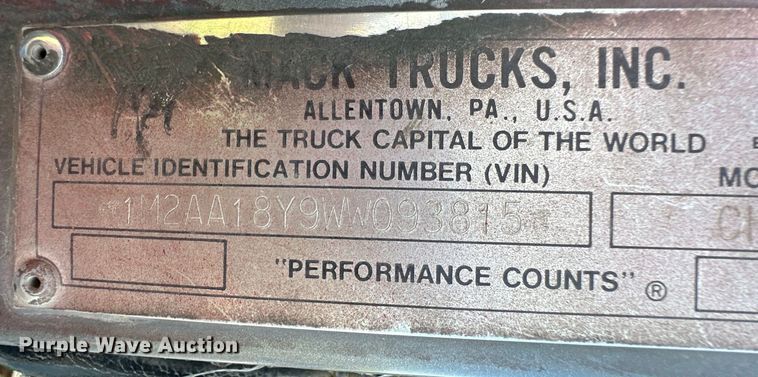 image for item OI9088 1998 Mack CH Series semi truck