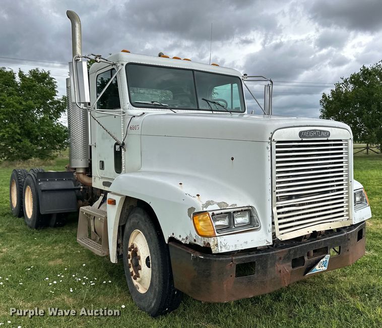 image for item OI9103 1994 Freightliner FLD120 semi truck