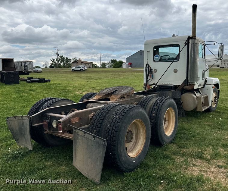 image for item OI9103 1994 Freightliner FLD120 semi truck
