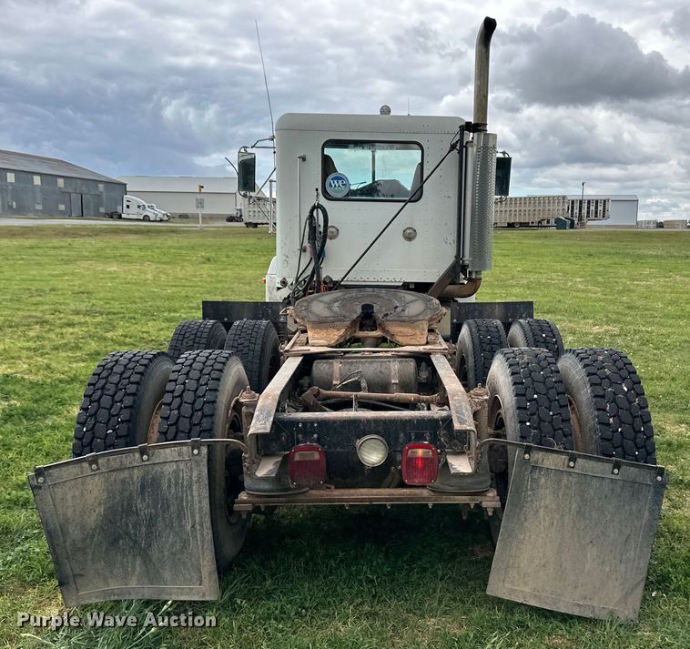 image for item OI9103 1994 Freightliner FLD120 semi truck