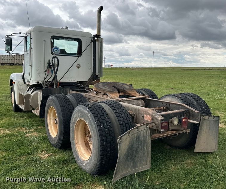image for item OI9103 1994 Freightliner FLD120 semi truck