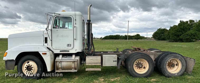 image for item OI9103 1994 Freightliner FLD120 semi truck