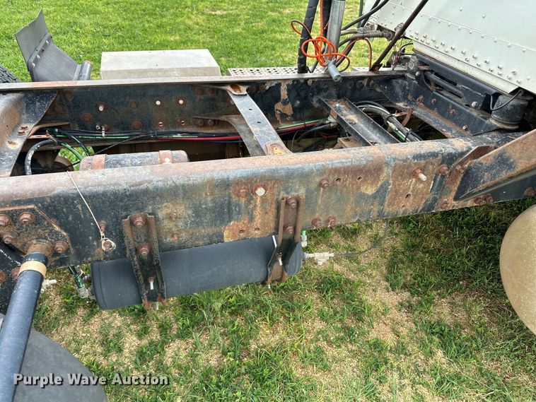 image for item OI9103 1994 Freightliner FLD120 semi truck