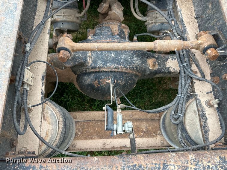 image for item OI9103 1994 Freightliner FLD120 semi truck