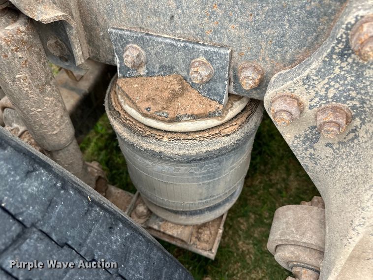 image for item OI9103 1994 Freightliner FLD120 semi truck