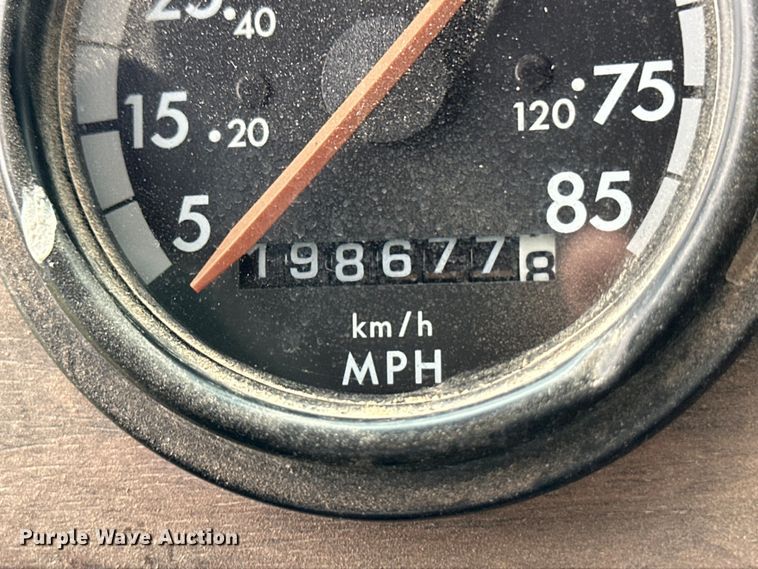 image for item OI9103 1994 Freightliner FLD120 semi truck