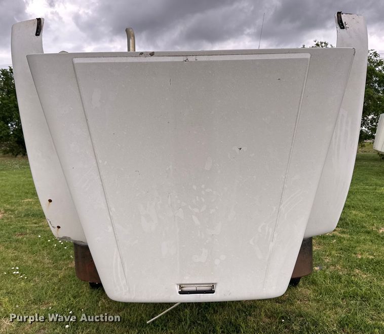 image for item OI9103 1994 Freightliner FLD120 semi truck