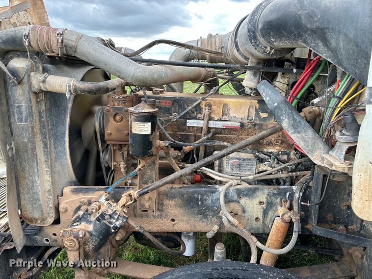 image for item OI9103 1994 Freightliner FLD120 semi truck