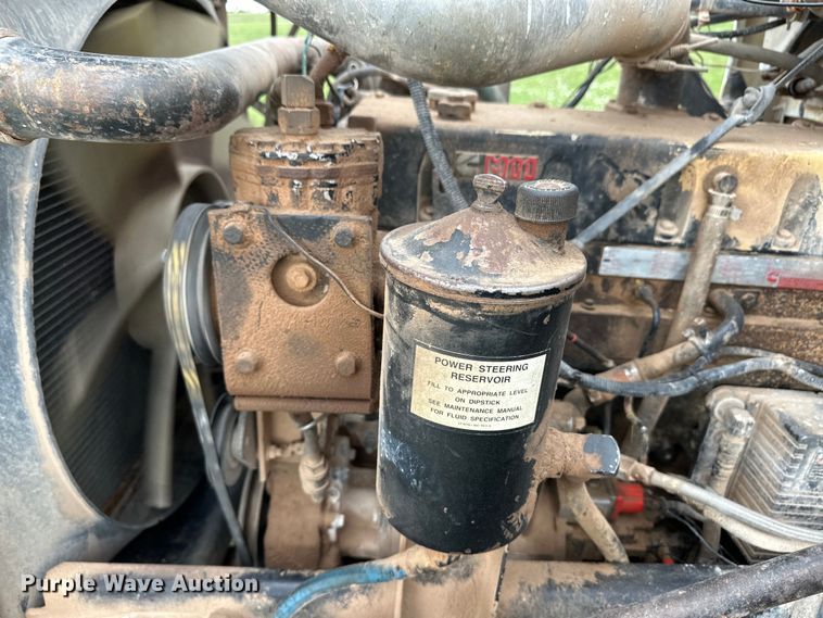 image for item OI9103 1994 Freightliner FLD120 semi truck