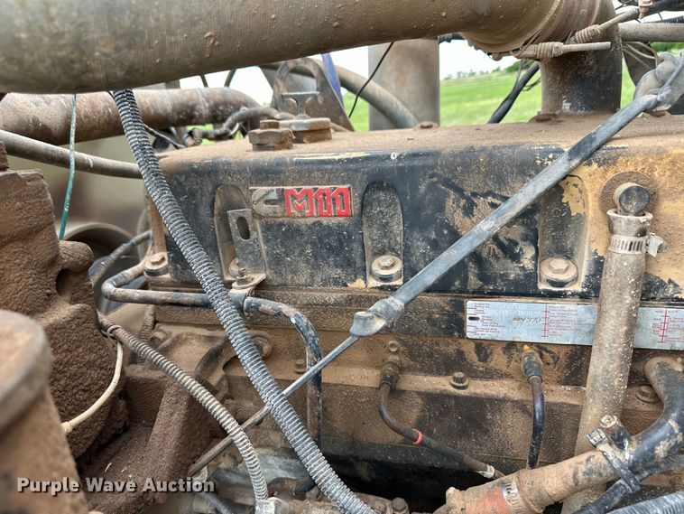 image for item OI9103 1994 Freightliner FLD120 semi truck