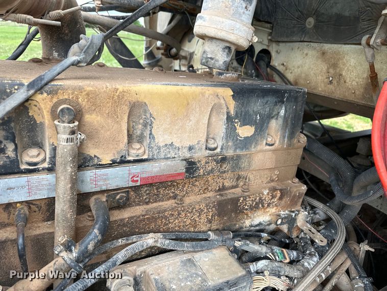 image for item OI9103 1994 Freightliner FLD120 semi truck