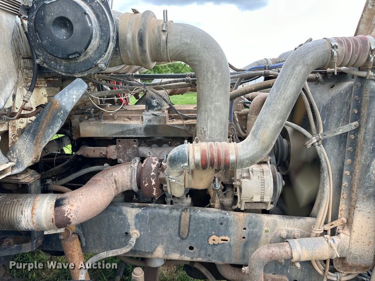 image for item OI9103 1994 Freightliner FLD120 semi truck