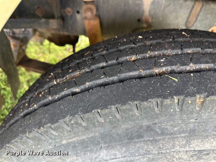 image for item OI9103 1994 Freightliner FLD120 semi truck