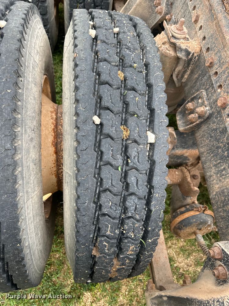 image for item OI9103 1994 Freightliner FLD120 semi truck