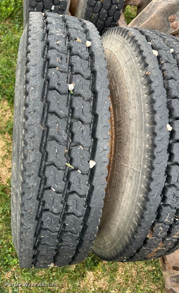 image for item OI9103 1994 Freightliner FLD120 semi truck