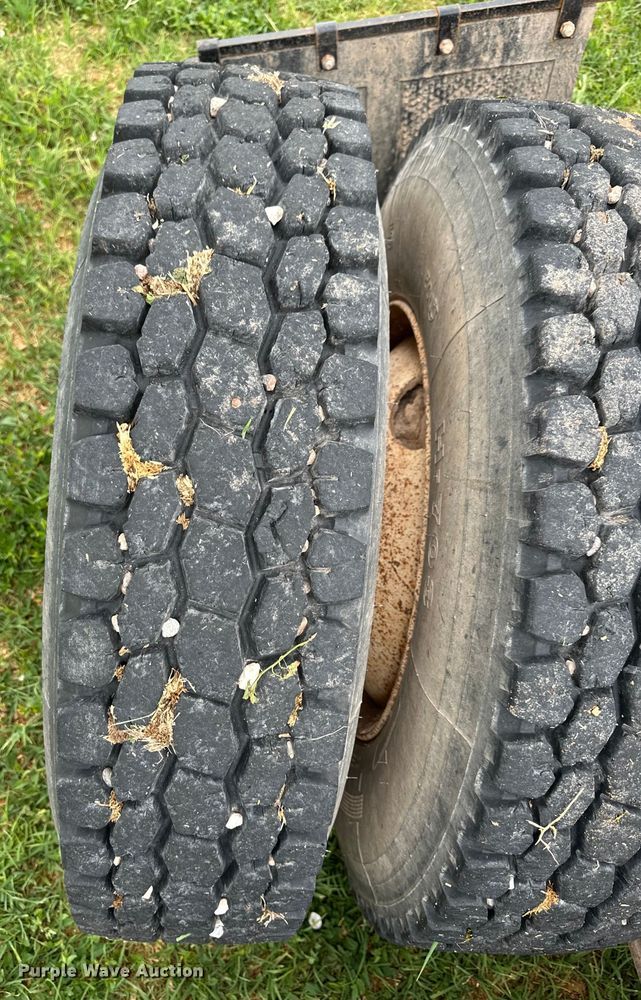 image for item OI9103 1994 Freightliner FLD120 semi truck