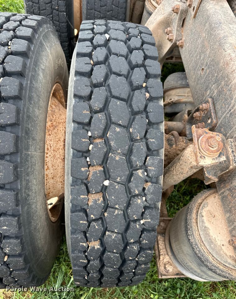 image for item OI9103 1994 Freightliner FLD120 semi truck