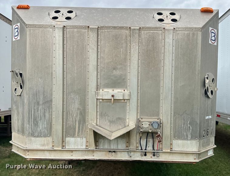 image for item OI9105 1998 Barrett livestock trailer