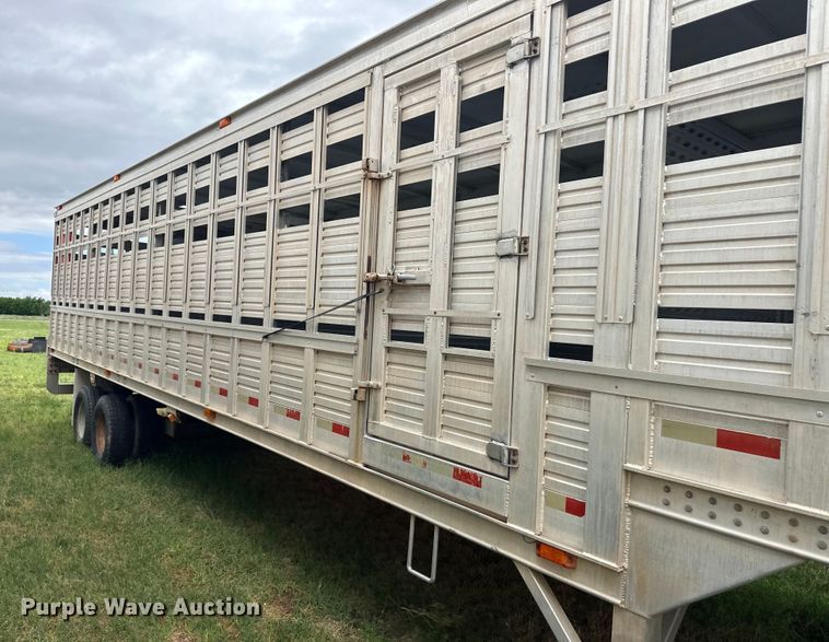 image for item OI9105 1998 Barrett livestock trailer