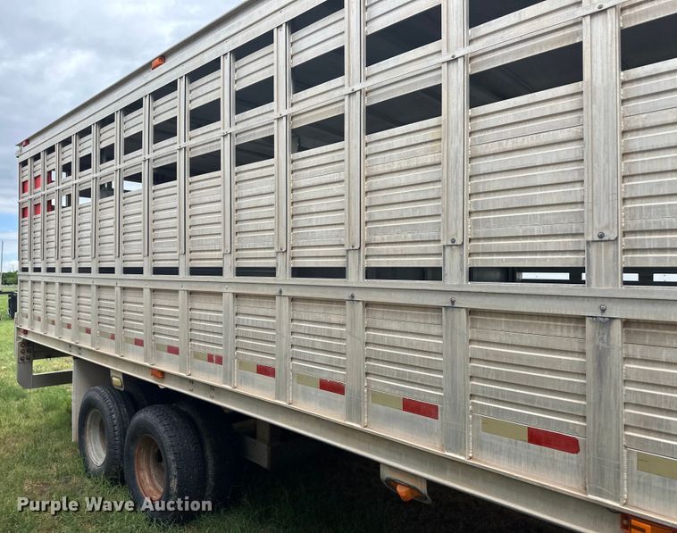 image for item OI9105 1998 Barrett livestock trailer