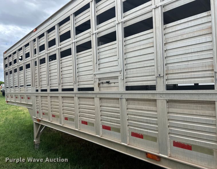 image for item OI9105 1998 Barrett livestock trailer