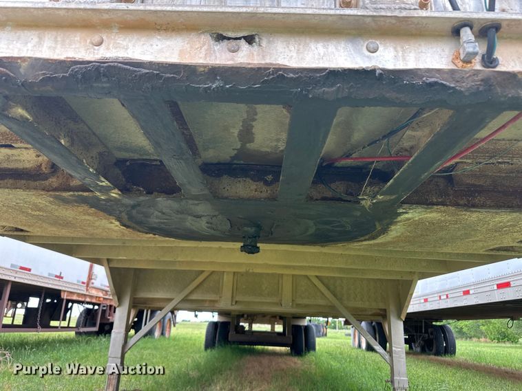 image for item OI9105 1998 Barrett livestock trailer