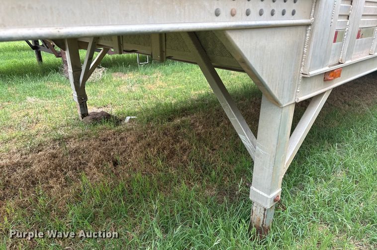 image for item OI9105 1998 Barrett livestock trailer