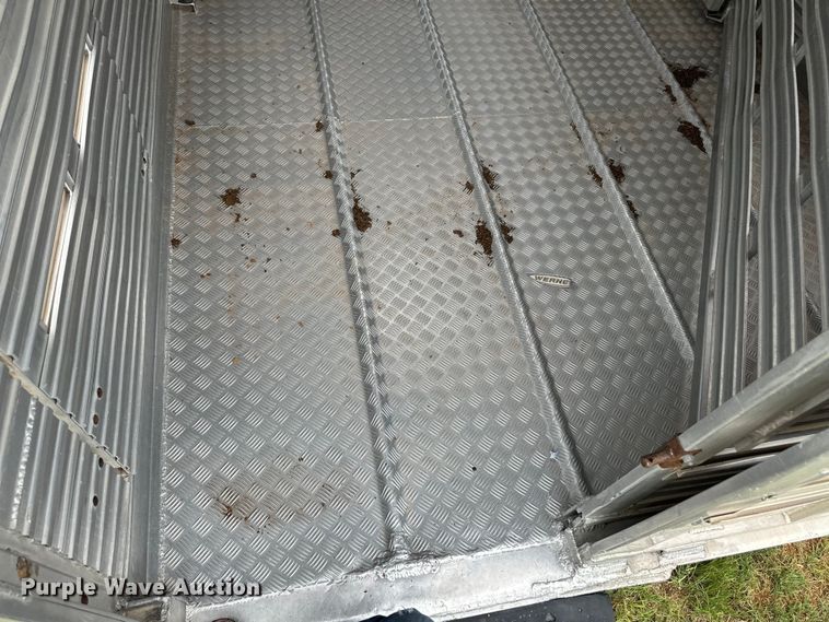 image for item OI9105 1998 Barrett livestock trailer