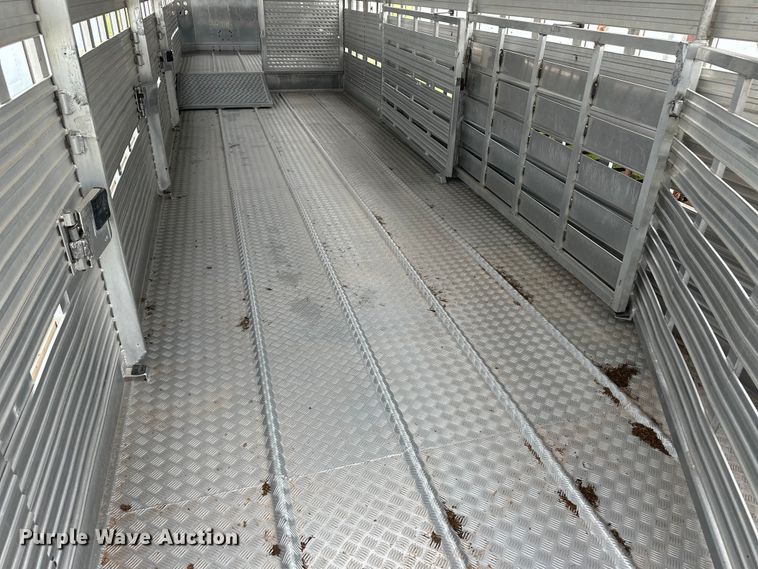 image for item OI9105 1998 Barrett livestock trailer