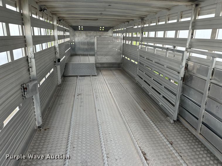 image for item OI9105 1998 Barrett livestock trailer