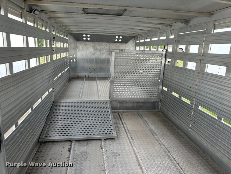 image for item OI9105 1998 Barrett livestock trailer