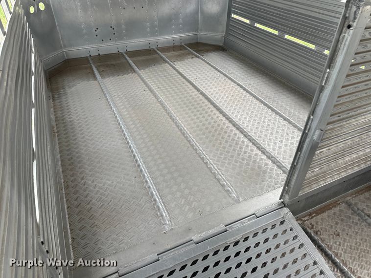 image for item OI9105 1998 Barrett livestock trailer