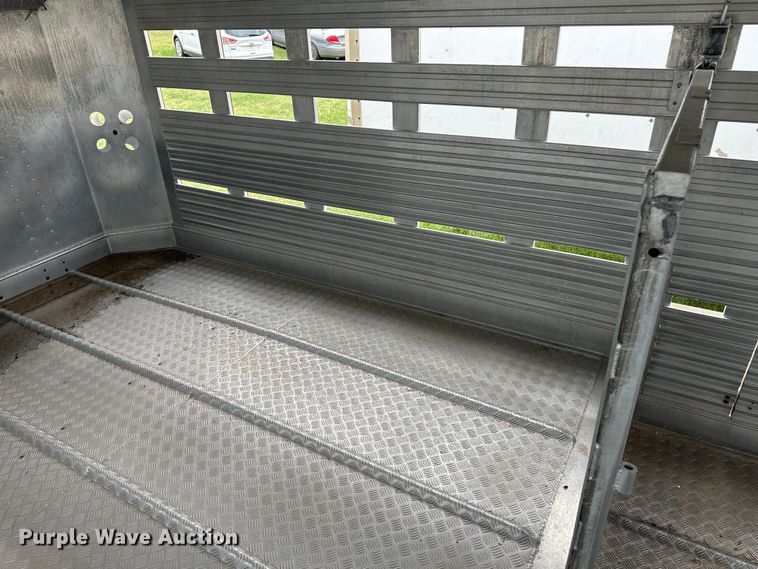 image for item OI9105 1998 Barrett livestock trailer