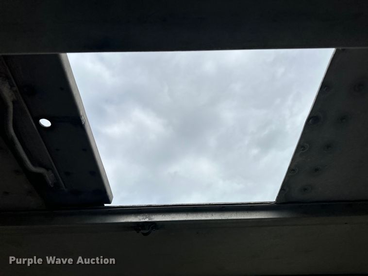 image for item OI9105 1998 Barrett livestock trailer