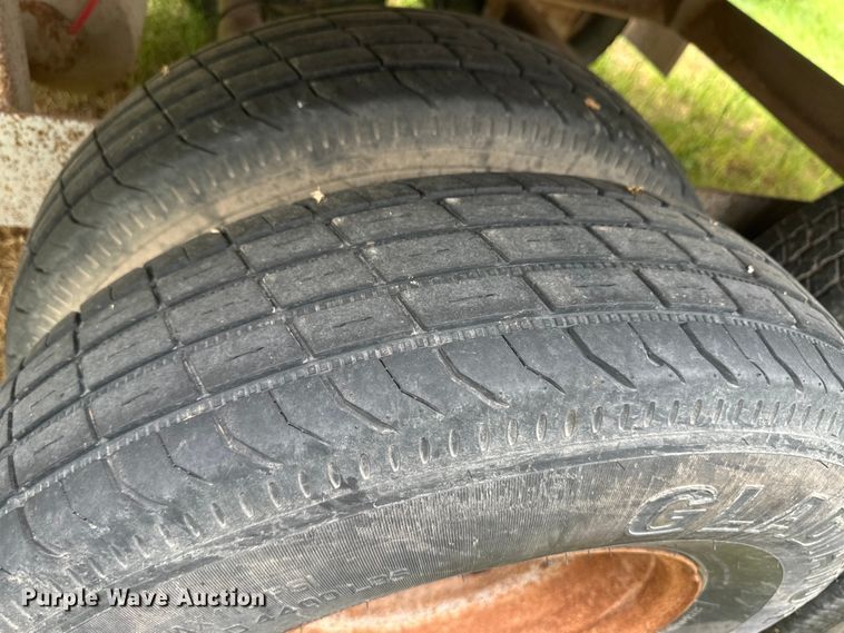 image for item OI9105 1998 Barrett livestock trailer