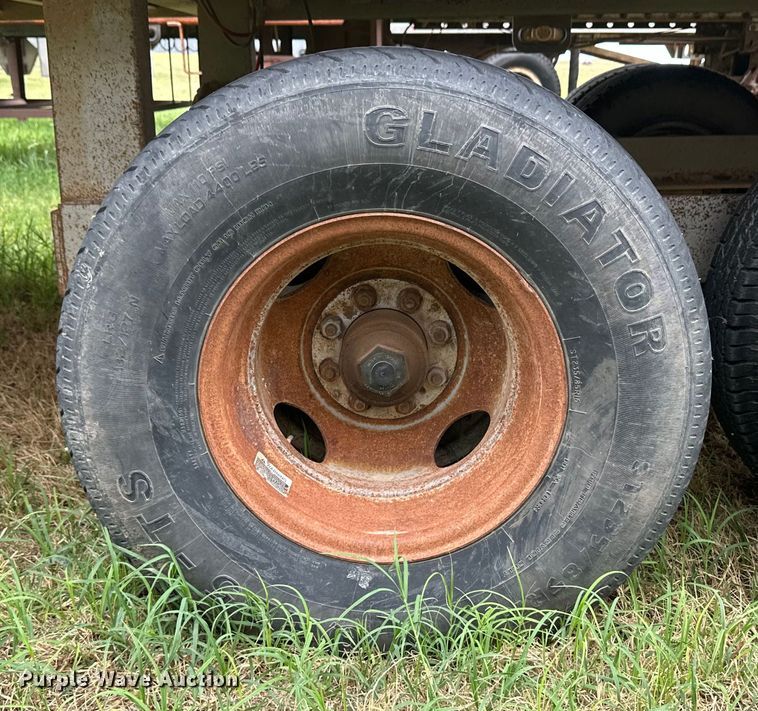 image for item OI9105 1998 Barrett livestock trailer
